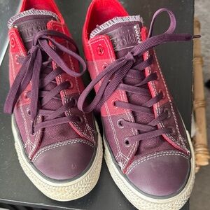 Converse Low Top Sneakers in Burgundy and Red